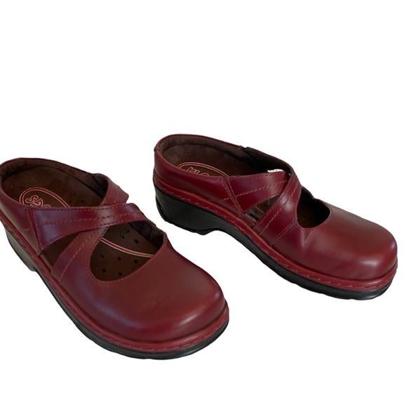 Klogs Women’s Slip Ons in Red - Picture 7 of 7